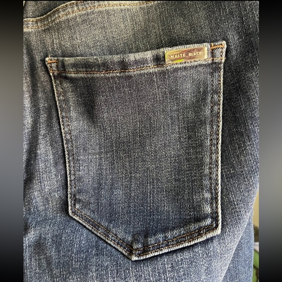 WHBM The Everyday Soft Straight Crop with Studded Pockets EUC Size 4 - Picture 4 of 7